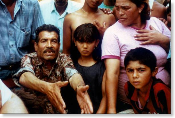 Roma refugees from Kosovo, Serbia 1999 - © Gregory Elich 2002